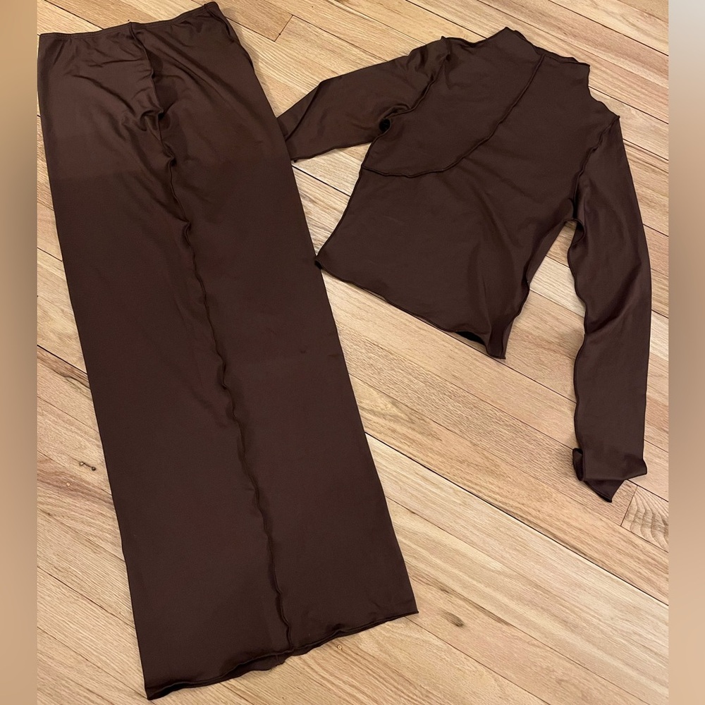 NEW Women’s brown mock neck long sleeve top and long skirt set with exposed seam